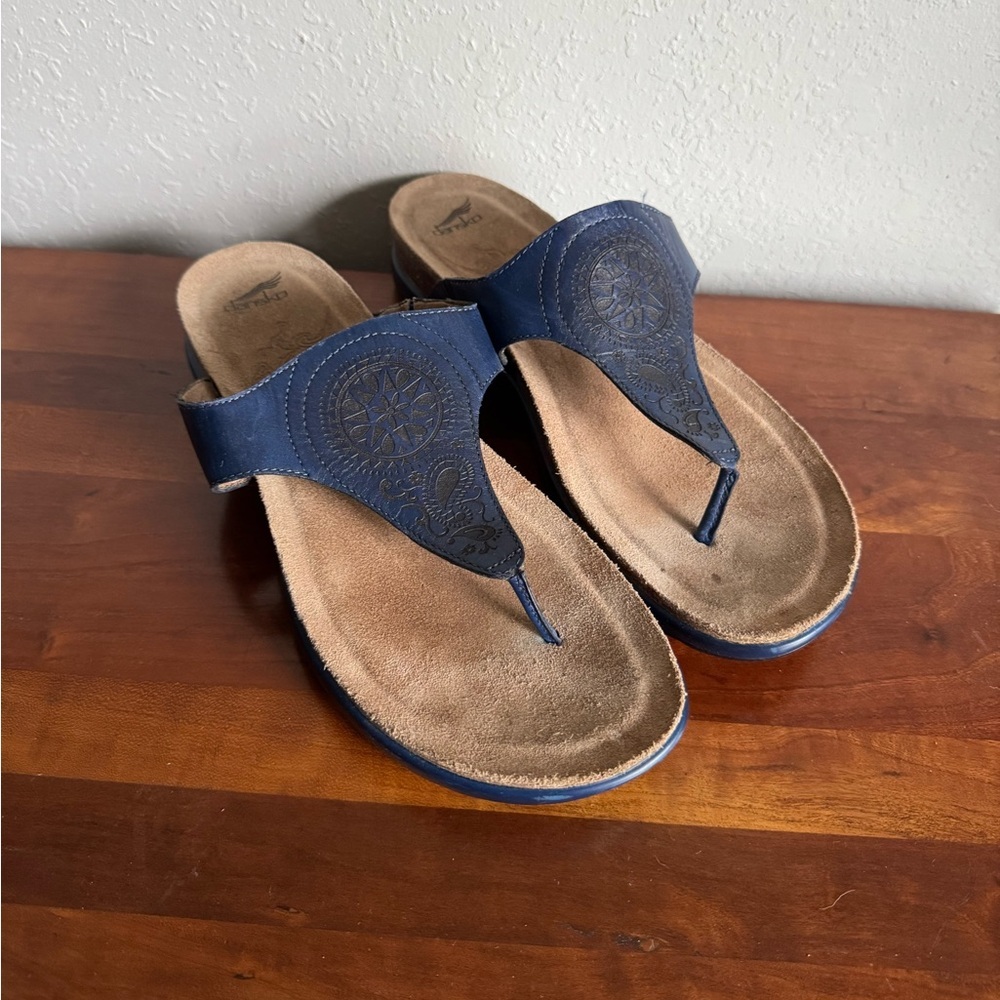 Dansko Priya Navy Leather Embossed Slip On Thong Sandal Flip Flop Women 41 Beach